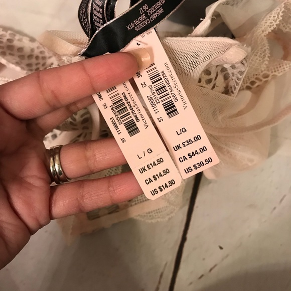 Victoria Secret Set - Picture 7 of 8